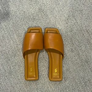 NIB Franco Sarto Bordo flat slide sandal tan 6.5